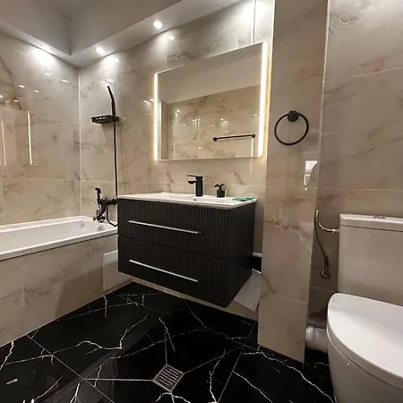& Spacious 3br 3ba Family Apartment
