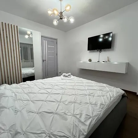 & Spacious 3br 3ba Family Apartment Bucharest