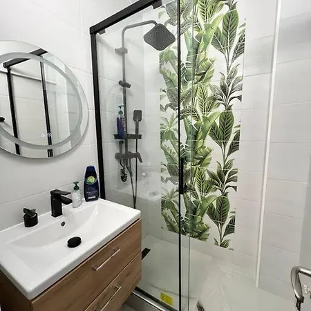 Apartment & Spacious 3br 3ba Family Bucharest