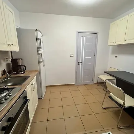 & Spacious 3br 3ba Family Bucharest