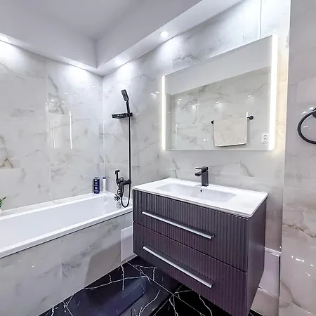 Central&spacious 3br 3ba Family * Bucarest